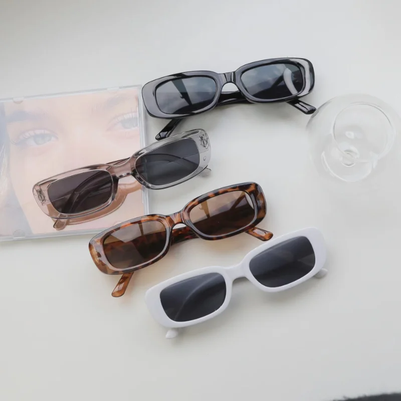 Vintage Kleine Quadratische So – Luxury Zone Bewertung und Preis